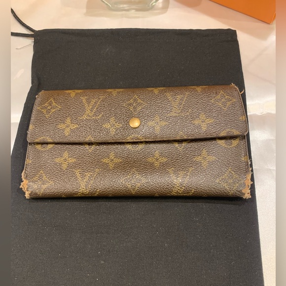 Louis Vuitton checkbook trifold wallet - Picture 4 of 15